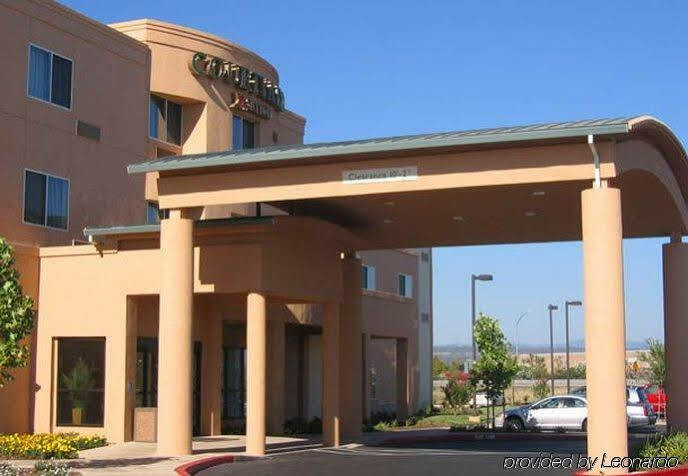 Courtyard Chico Hotel Exterior photo